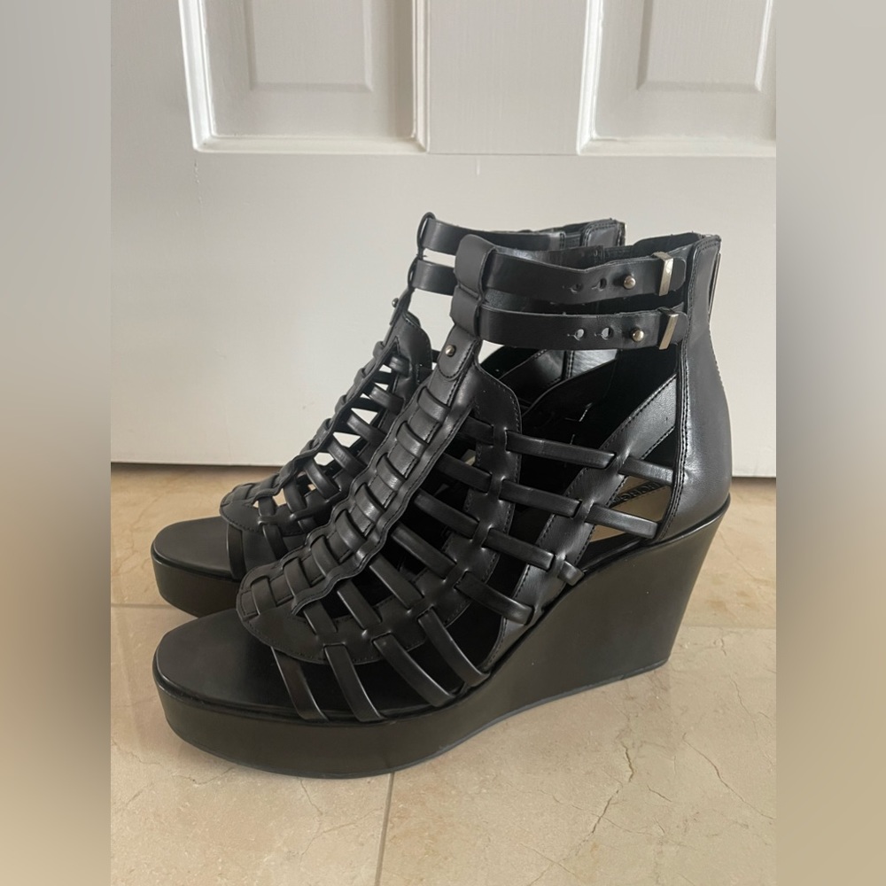 BCBG glatiato wedges